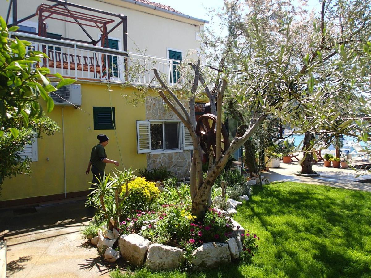 Apartments By The Sea Blace, Neretva Delta - Usce Neretve - 16068 Eksteriør billede