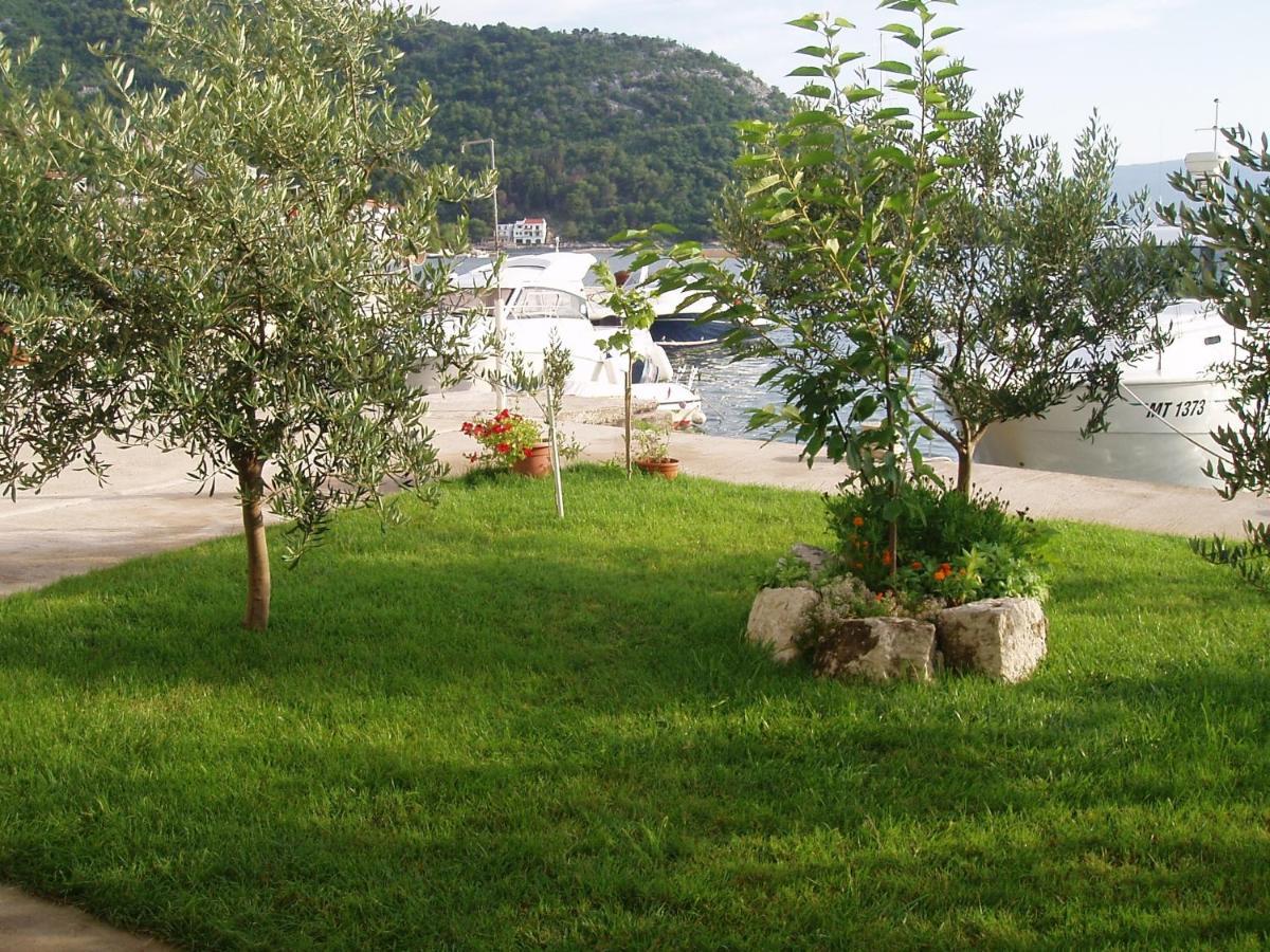 Apartments By The Sea Blace, Neretva Delta - Usce Neretve - 16068 Eksteriør billede